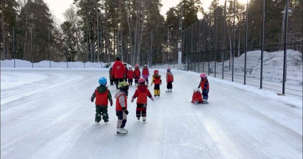 Efter den lyckade aktiviteten med skridskobana och gratis skridskoutlåning vid den nya konstgräsplanen i Rågsved/Snösätra under jullovet fortsätter utlåningen av skridskor på Ikano Bostads Initiativ.