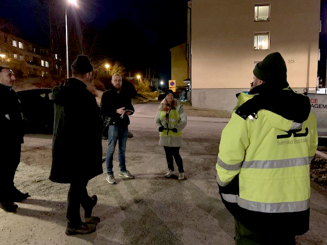 Trygghetsvandring i Rågsved den 7 mars 2022 kring Svenska Bostäders fastighetsbestånd.