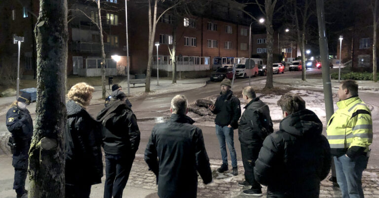 Trygghetsvandring i Rågsved med fokus på Ikano Bostads fastigheter, den 10 mars