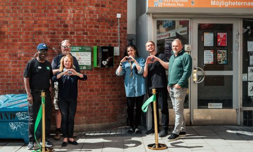 Invigning av Rågsveds första offentliga hjärtstartare